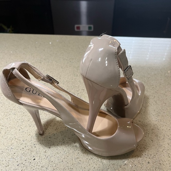 Guess shore - Picture 2 of 5